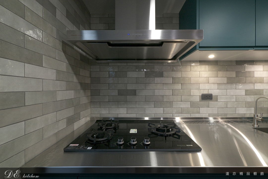 廚房設計｜SAKURA 歐化除油煙機 渦輪變頻環吸｜SAKURA 三口雙炫火玻璃檯面爐